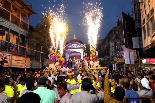 Pune : 2 वर्षानंतरचा उत्साह की समन्वयाचा अभाव? पुण्यातील विसर्जन मिरवणुका का लांबल्या?