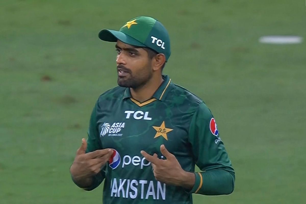 झिम्बाब्वेविरूद्धच्या पराभवानंतर प्रसिद्ध माजी क्रिकेटपटूची पाक कर्णधार बाबर आझमवर जहरी टीका, म्हणाला...