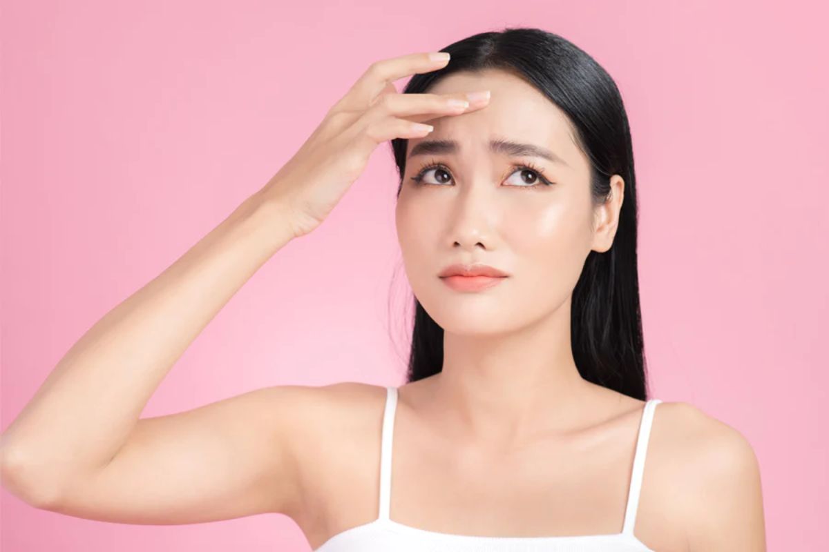 Home Remedies : तुम्ही तुमच्या तेलकट त्वचेला वैतागलात का? लगेच ट्राय करा 'हे' घरगुती उपाय