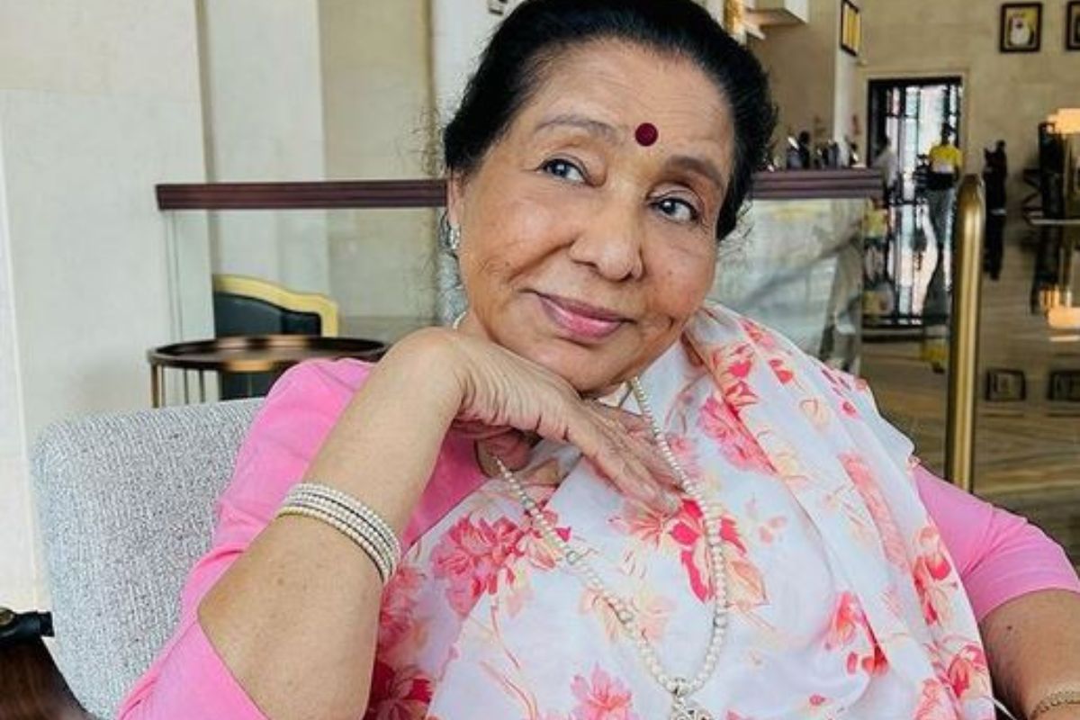 Asha Bhosle B’day:गाण्यासोबत जेवणालाही चव देतात आशाताई, खवय्यांसाठी जगभरात बांधले रेस्टॉरंट्स