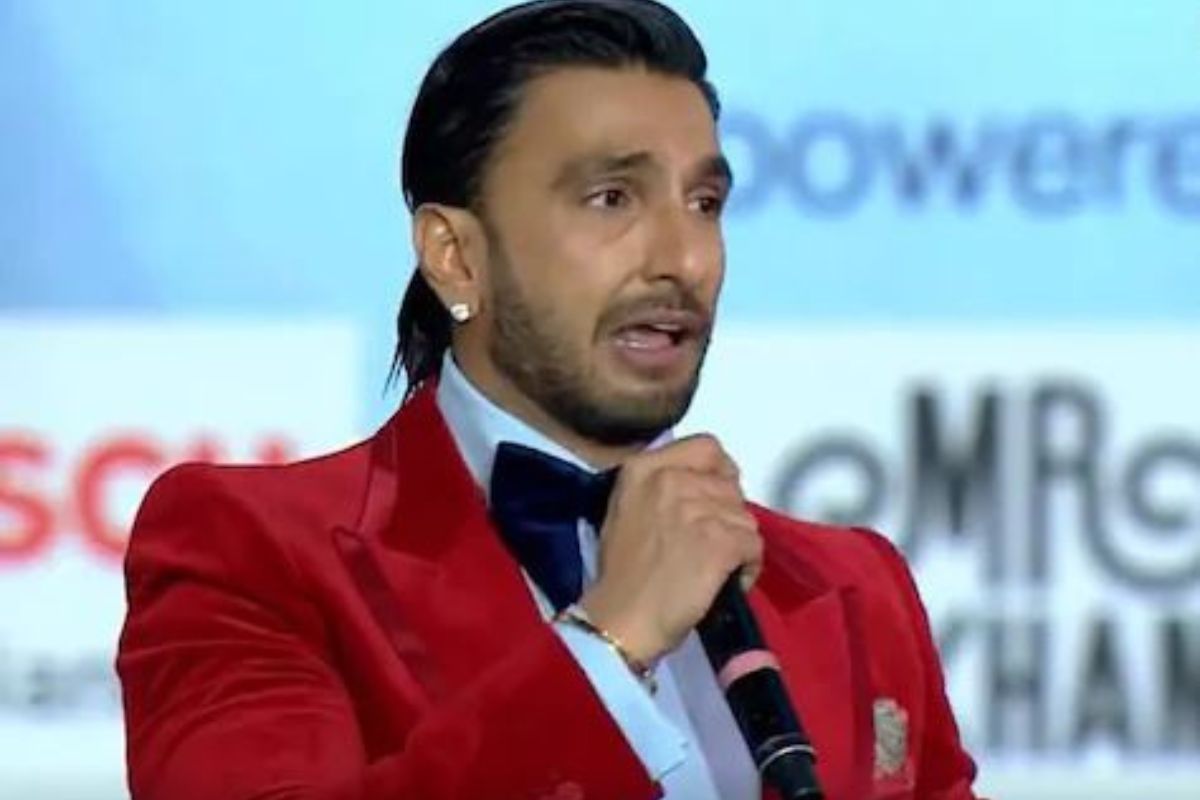 VIDEO: फिल्मफेअरच्या स्टेजवरच रणवीर सिंहला कोसळलं रडू; नेमकं काय घडलं?