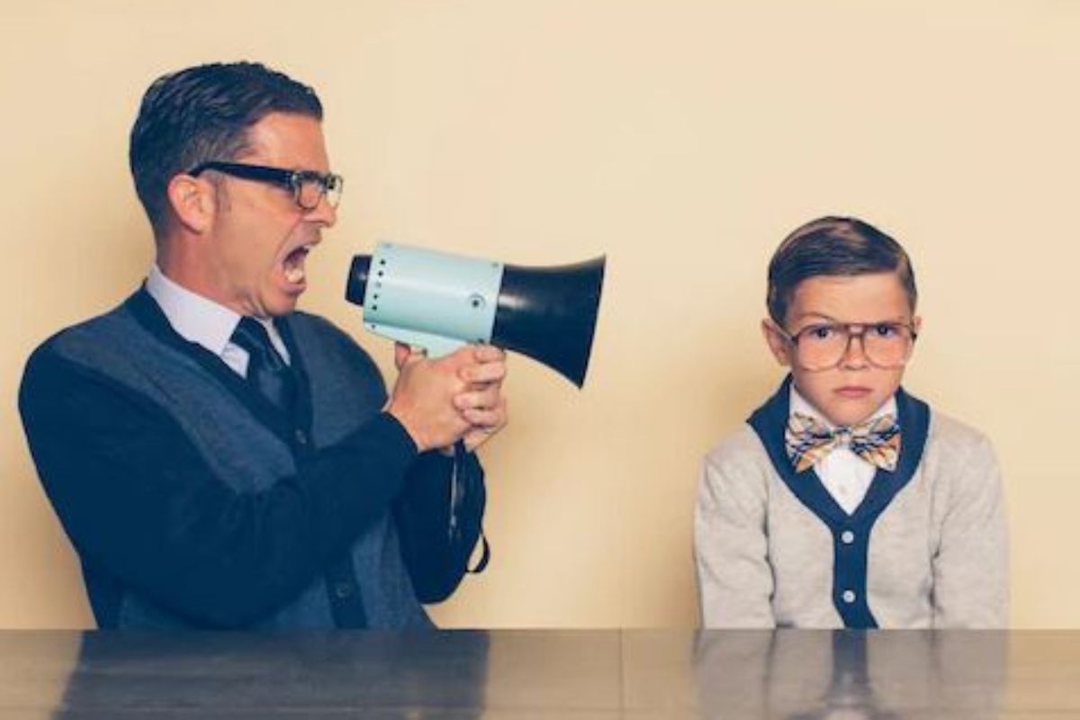 तुम्हीही ‘हेलिकॉप्टर पेरेंटिंग’ तर करत नाही ना? काय आहेत त्याचे फायदे आणि तोटे?