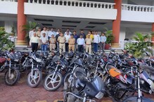 सोलापूर : स्वत:चे वाहन चोरीला गेलं म्हणून गड्यानं काय केलं पाहा, पोलिसांकडून... सोलापूर : स्वत:चे वाहन चोरीला गेलं म्हणून गड्यानं काय केलं पाहा, पोलिसांकडून...