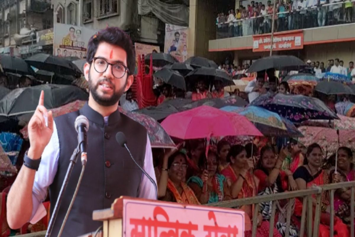 सिंधुदुर्गात मुसळधार पाऊस, आदित्य ठाकरेंसाठी शिवसैनिकांची तुफान गर्दी