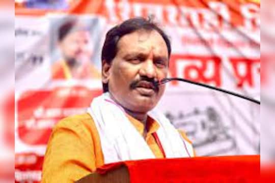 Ambadas Danve Shiv Sena : ‘अब्दुल सत्तार कुत्रादेखील प्रमाणिक असतो तुम्ही तर गद्दार आहात’ अंबादास दानवेंचा घाणाघात