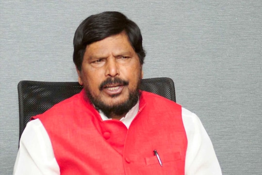 'राष्ट्रीय स्वयंसेवक संघ हे बाबासाहेब आंबेडकर यांना मानतो. त्यामुळे राष्ट्रीय स्वयंसेवक संघावर बंदी आणण्याची गरज नाही'