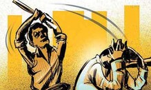 औरंगाबादमध्ये नशेखोर तरूणाचा राडा, चौघांच्या डोक्यात दगड घातले औरंगाबादमध्ये नशेखोर तरूणाचा राडा, चौघांच्या डोक्यात दगड घातले
