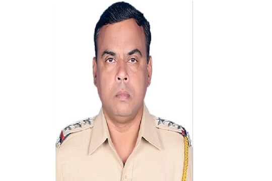 मराठा समाजातील मान्यवरांसह सर्वसामान्यांनी या प्रकरणी आक्रमक पवित्रा घेत बकाले यांच्या निलंबनासह कठोर कारवाई करण्याची मागणी केली.