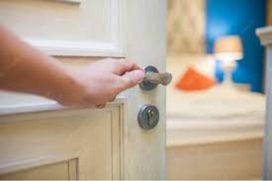 44 वर्षांची काकी अन् 14 वर्षांचा पुतणा एकाच खोलीत, तेवढ्यात काका आला; नंतर भयंकर कांड