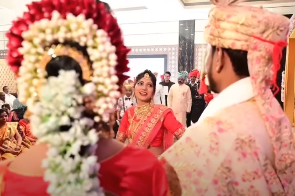 Devar bhabhi Dance : दीराच्या लग्नात वहिनीनं धरला असा ताल, पाहून सगळेच झाले थक्क