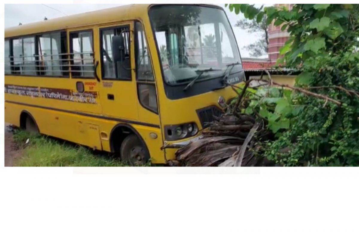 कोल्हापूर : 2 मिनिटांपूर्वी दरी क्रॉस केली, धावत्या स्कूल बसमध्येच चालकाला हृदयविकाराचा झटका