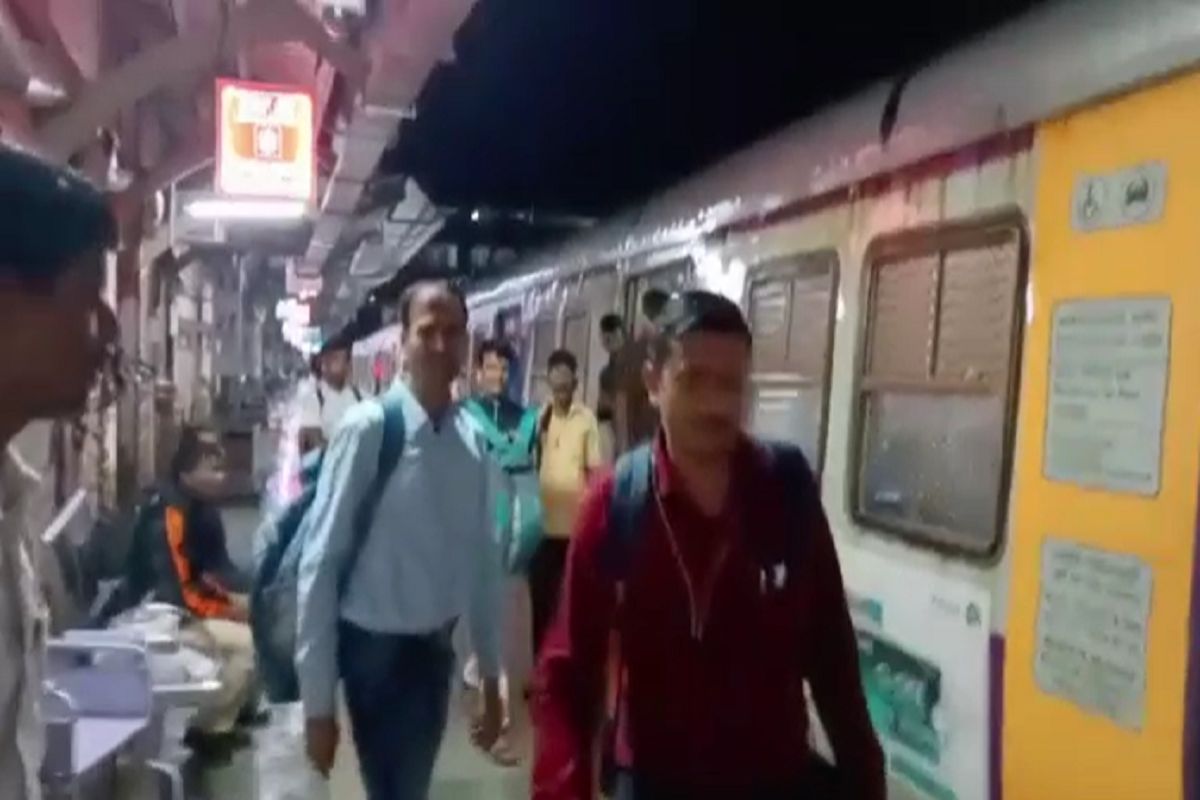 मध्य रेल्वे मार्गावर वाहतूक ठप्प