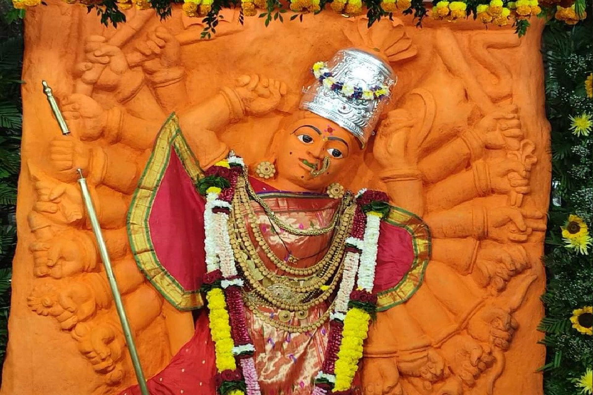 प्रतीक्षा संपली! 'या' दिवसापासून भाविकांना पाहता येणार सप्तशृंगी देवीचे मूळ मनोहर रूप! VIDEO