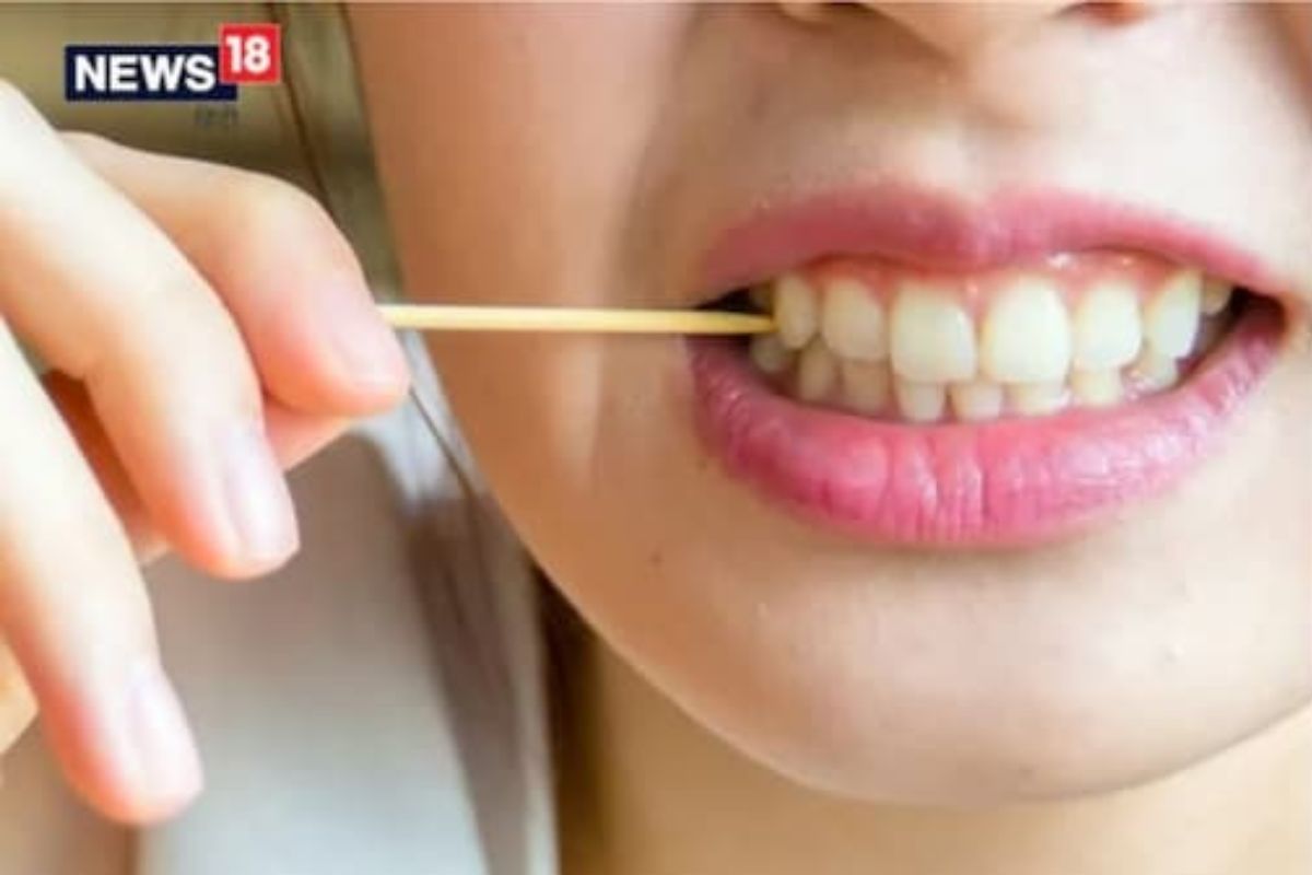 Oral heath : दात स्वच्छ करण्यासाठी Toothpick वापरताय? आताच बदला ही सवय, होतात हे दुष्परिणाम