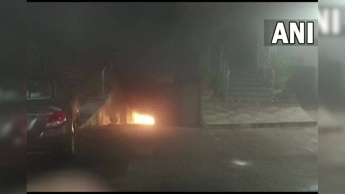 Electric bike showroom fire धक्कादायक! इलेक्ट्रिक बाइक चार्ज करताना