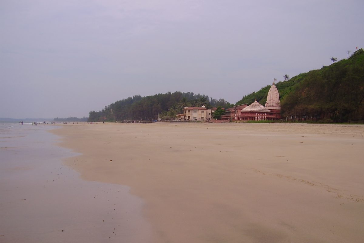 Ganpatipule Red Zone : गणपतीपुळ्याच्या समुद्र किनाऱ्यावर रेड झोन, जवानांची करडी नजर