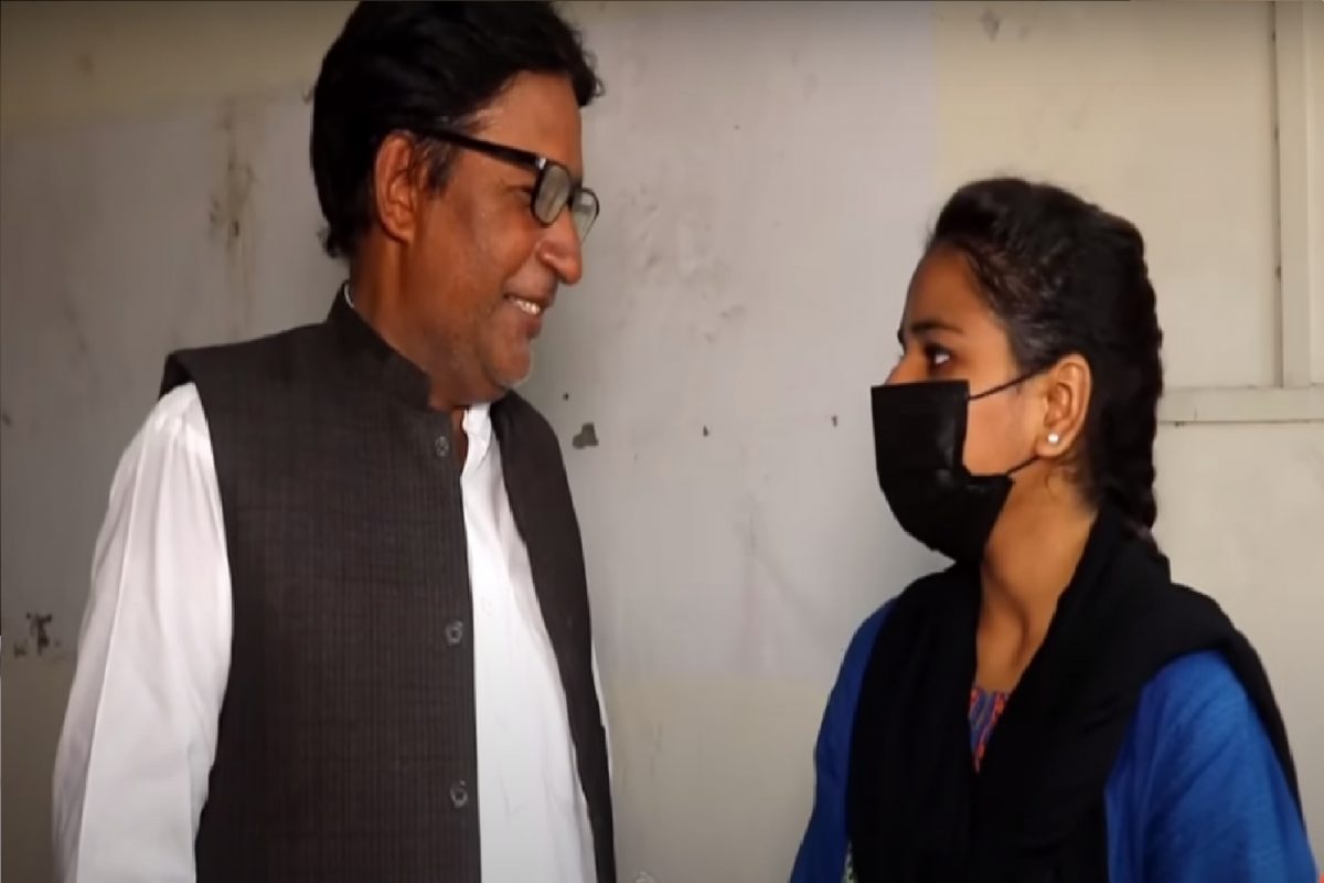 VIDEO - लिपस्टिकच्या क्वालिटीवर फिदा; वयाच्या विशीत तरुणीने साठीतील दुकानदारासोबत थाटला संसार