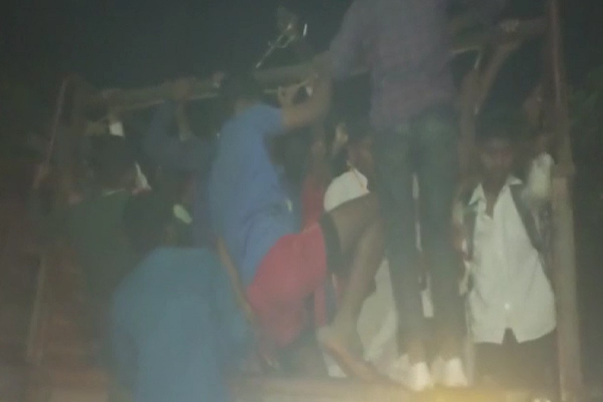 गोंदियात 120 मुलं-मुली एकाच ट्रकमध्ये कोंबून प्रवास, अनेकजण बेशुद्ध