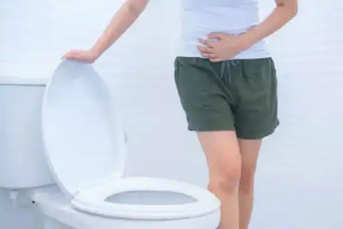 Constipation Remedy : बद्धकोष्ठतेमुळे दिवसभर राहता त्रस्त? रात्री दुधात मिसळून प्या हा पदार्थ, त्रासातून व्हाल मुक्त