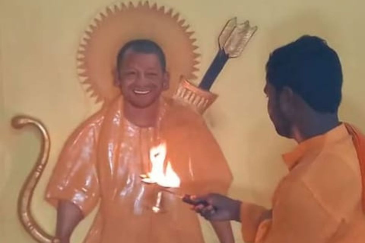 VIDEO : अयोध्येत बनले CM योगी आदित्यनाथ यांचे मंदिर, रोज होते आरती; संत समाजाने दिली ही प्रतिक्रिया