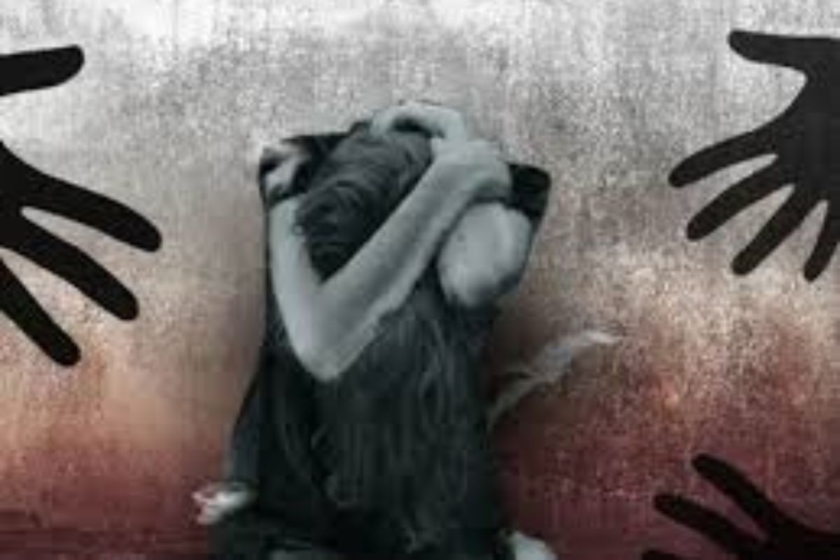 पती-मुलावर बंदूक रोखून अपहरण, बेशुद्ध करुन नंतर महिलेसोबत भयानक कांड