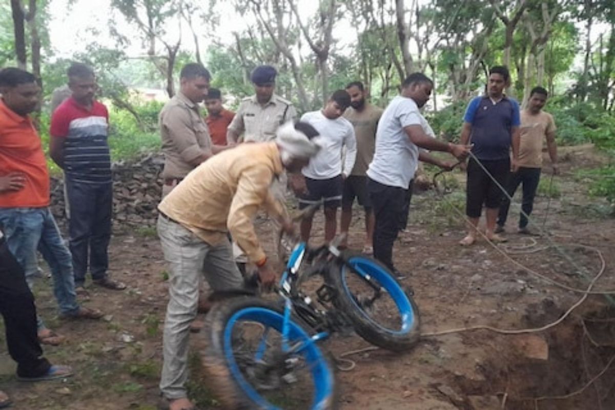 भयानक! 15 वर्षाच्या मुलाचे 20 वर्षाच्या विद्यार्थ्यासोबत समलैंगिक संबध, तणावात त्याने उचलले खळबळजनक पाऊल