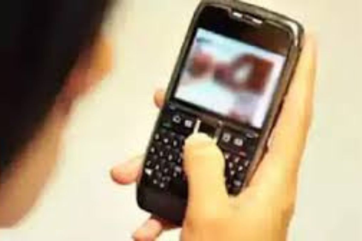 आयटीआय कॉलेजमध्ये भयानक प्रकार, वॉशरूममध्ये कपडे बदलणाऱ्या मुलीचा व्हिडिओ काढला अन्