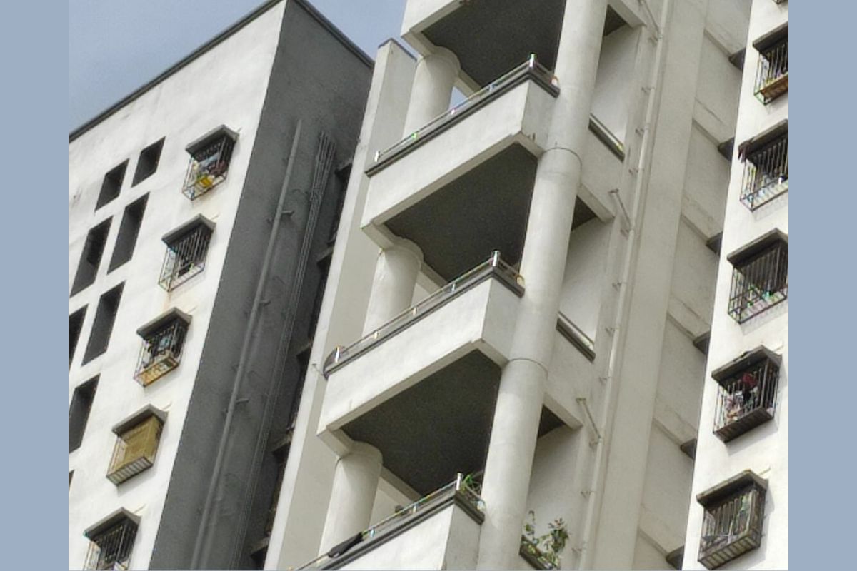मुंबई : दहावीच्या मुलीचा मृतदेह टेरेसच्या भिंतीला लटकलेल्या स्थितीत आढळला, परिसरात खळबळ