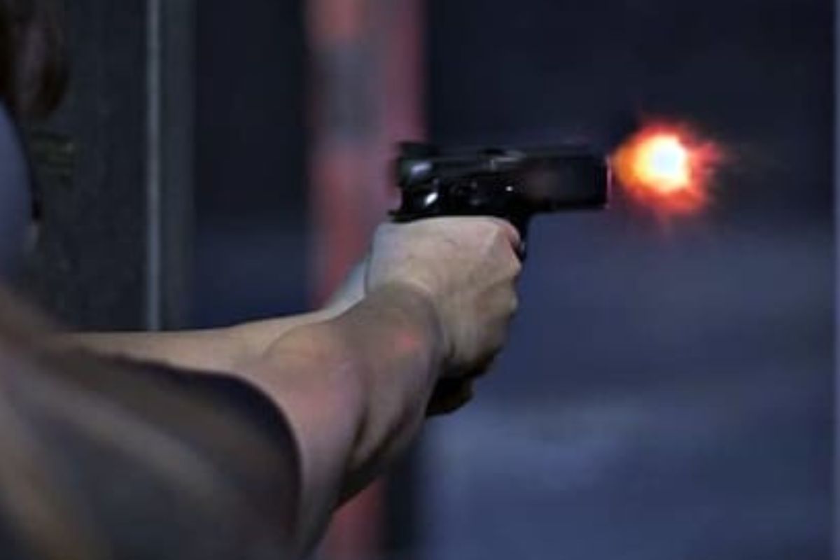 पुणे हादरलं! नवरा-बायकोचं भांडण पाहून ओरडली 8 वर्षांची मुलगी, पित्याने केलं भयानक कृत्य