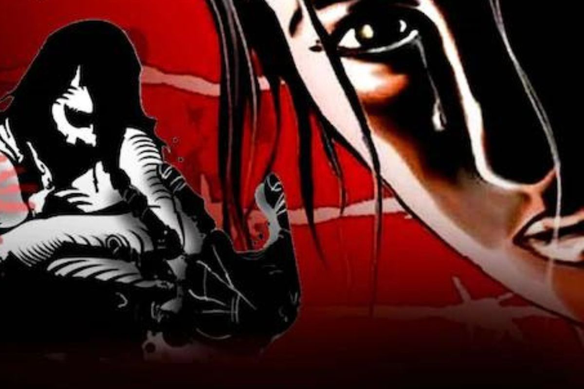 हॉटेलमधील रूममध्ये थांबली होती अल्पवयीन मुलगी, मालकाच्या मुलाने केलं संतापजनक कृत्य