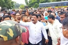 अंत्यसंस्काराऐवजी महिलेचा मृतदेह घेऊन पोलीस ठाण्यात पोहोचले नातेवाईक, काय आहे प्रकरण? अंत्यसंस्काराऐवजी महिलेचा मृतदेह घेऊन पोलीस ठाण्यात पोहोचले नातेवाईक, काय आहे प्रकरण?