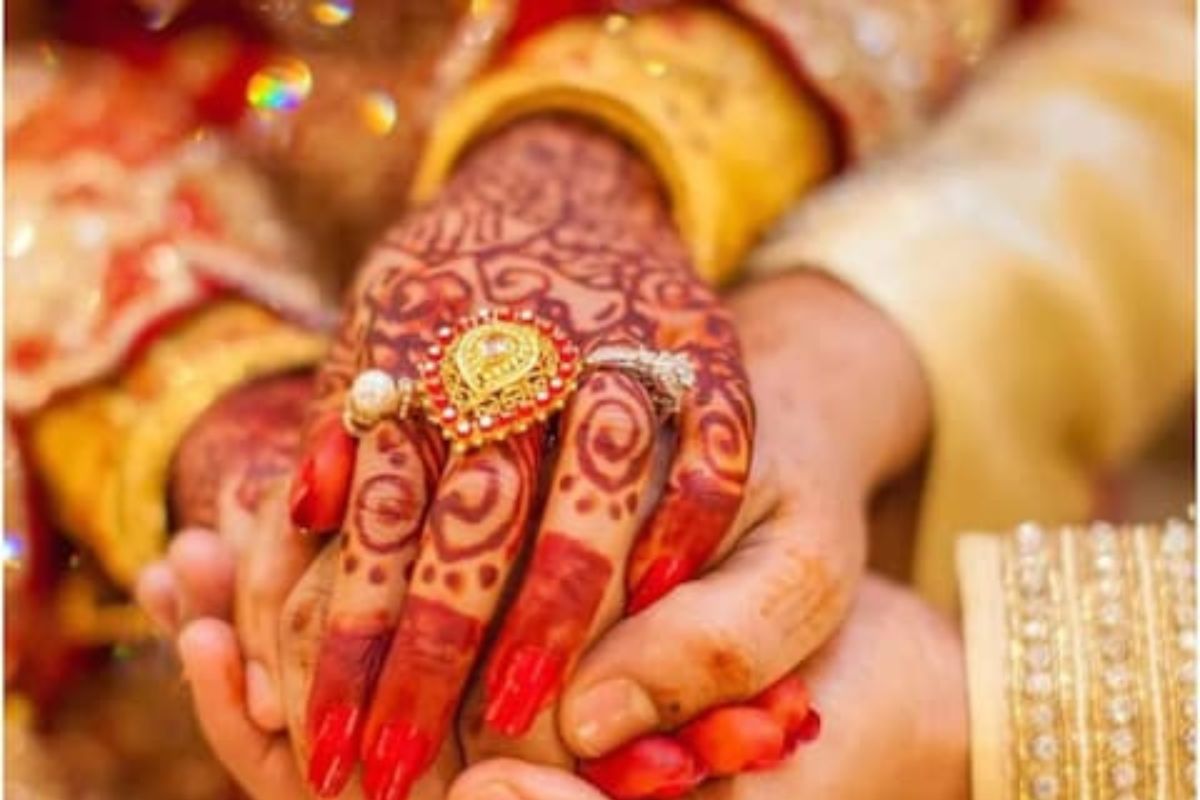 मॅट्रिमोनिअल साईटवर ओळख, लग्नानंतर 8 वर्षांनी पत्नीला समजलं पतीबद्दलचं हादरवणारं सत्य