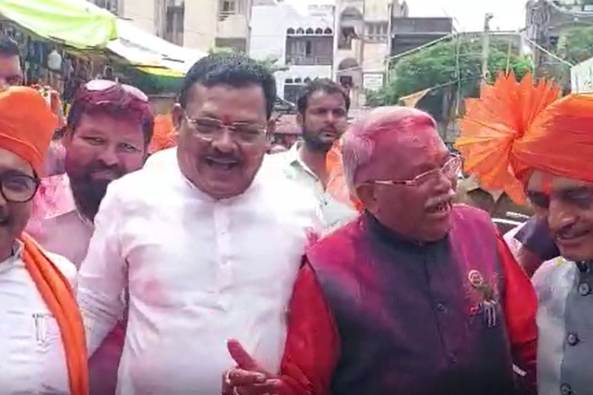 विसर्जन मिरवणुकीवेळी समोरासमोर आले संजय शिरसाट अन् चंद्रकांत खैरे, एकमेकांकडे पाहिलं अन्.., पाहा VIDEO