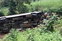 मोठी दुर्घटना! नागपूरच्या 30 महिलांना देवदर्शनासाठी घेऊन निघालेल्या बसचा अपघात मोठी दुर्घटना! नागपूरच्या 30 महिलांना देवदर्शनासाठी घेऊन निघालेल्या बसचा अपघात