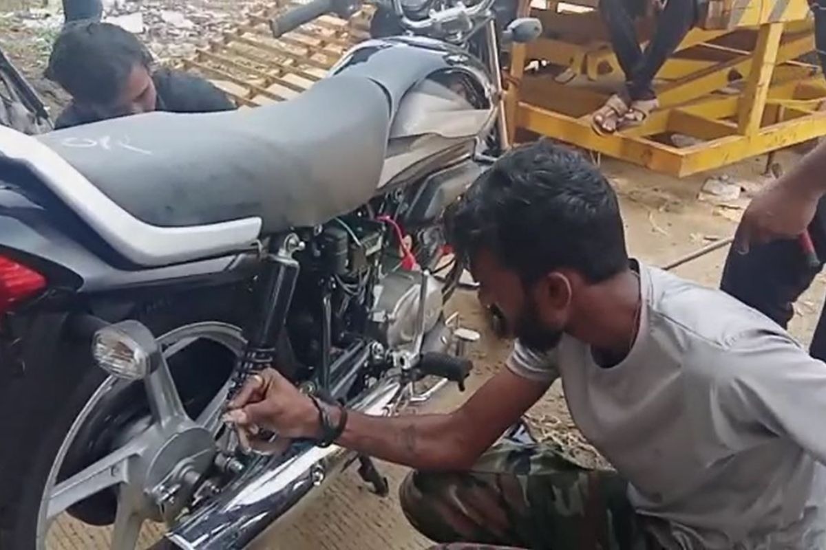 हा VIDEO पाहिला तर दुचाकीवर बसण्याआधी दहावेळा विचार कराल; यवतमाळमधील थरारक घटना