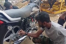 हा VIDEO पाहिला तर दुचाकीवर बसण्याआधी दहावेळा विचार कराल; यवतमाळमधील थरारक घटना हा VIDEO पाहिला तर दुचाकीवर बसण्याआधी दहावेळा विचार कराल; यवतमाळमधील थरारक घटना