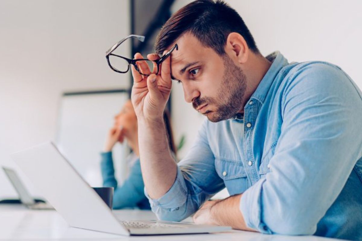 कंपनीनं अचानक कामावरून काढून टाकलं? चिंता नको; आधी 'या' IMP गोष्टी करायला विसरू नका