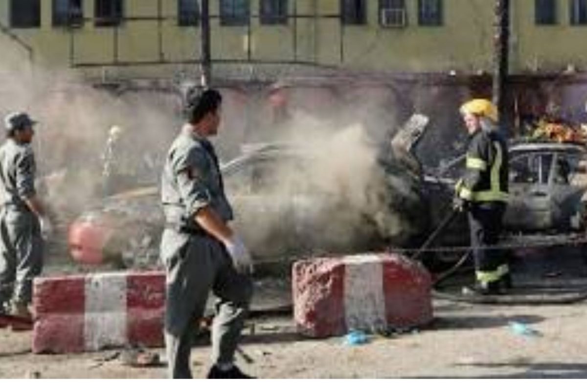 100 विद्यार्थ्यांच्या उडाल्या रक्ताच्या चिळकांड्या; हात-पाय एकत्र केले, शिक्षकाने सांगितलं ते भयंकर दृश्य