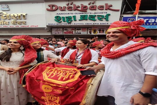 Pune: विसर्जन मिरवणुकीत कलाकारांचा जल्लोष, ढोलवादन करत दिला बाप्पाला निरोप VIDEO