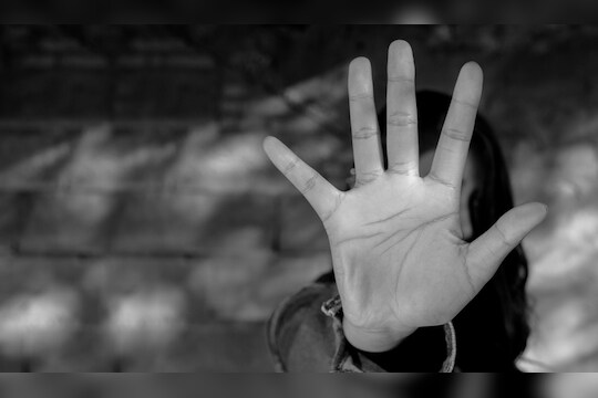 Kolhapur Crime : धक्कादायक! कोल्हापुरात अल्पवयीन मुलीवर वारंवार अत्याचार, रुग्णालयात गेल्यानंतर भयानक वास्तव समोर