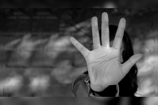 Kolhapur Rape Case : कोल्हापूर हादरून टाकणारी घटना, बापाने अल्पवयीन मुलीशी ठेवले जबरदस्तीने शारीरिक संबंध