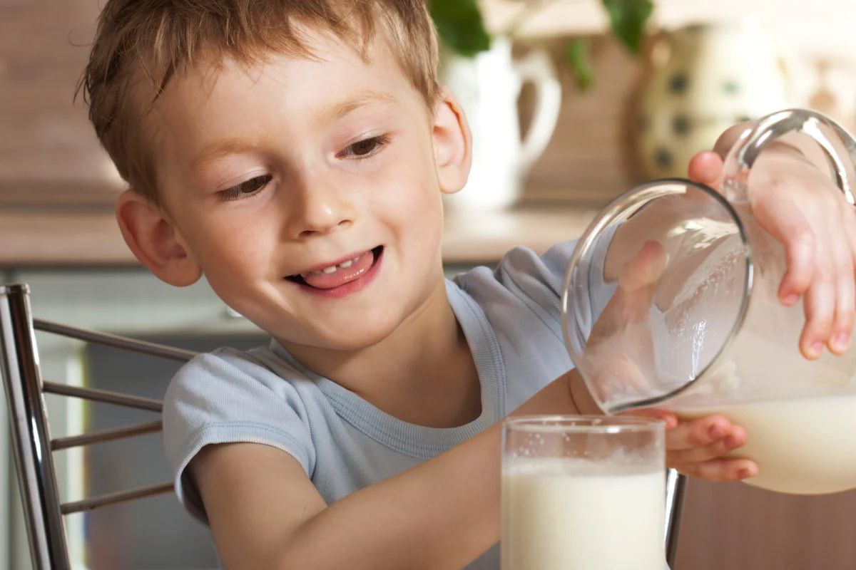Milk For Kids : मुलं स्वतःच मागून पितील न आवडणारं दूध; अशा पद्धतीने बनवा, शक्ती आणि टेस्टही वाढेल