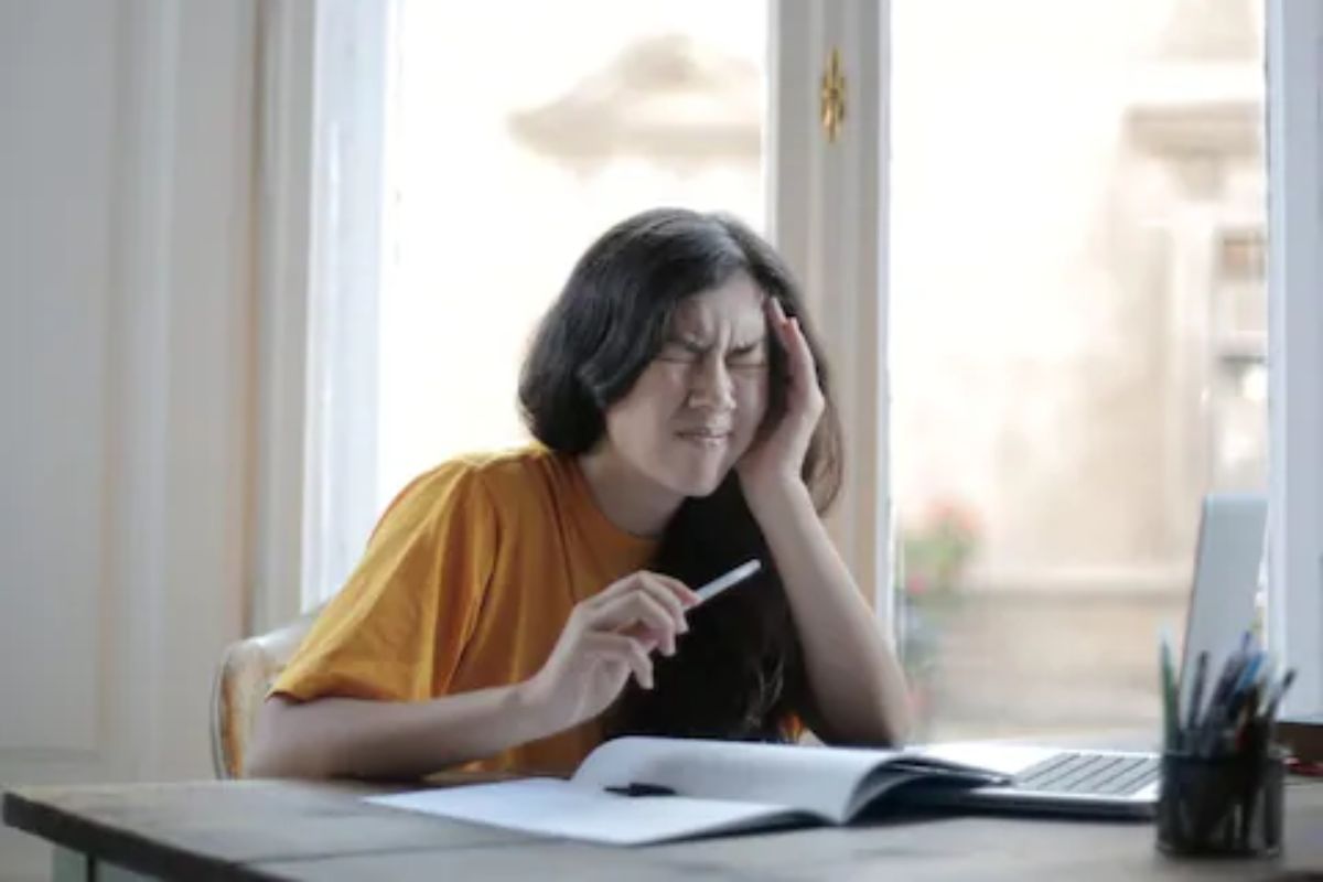 Migraine Ayurvedic Remedy : मायग्रेनचा त्रास सहन होत नाही? करा हे 5 आयुर्वेदिक उपाय, त्वरित मिळेल आराम