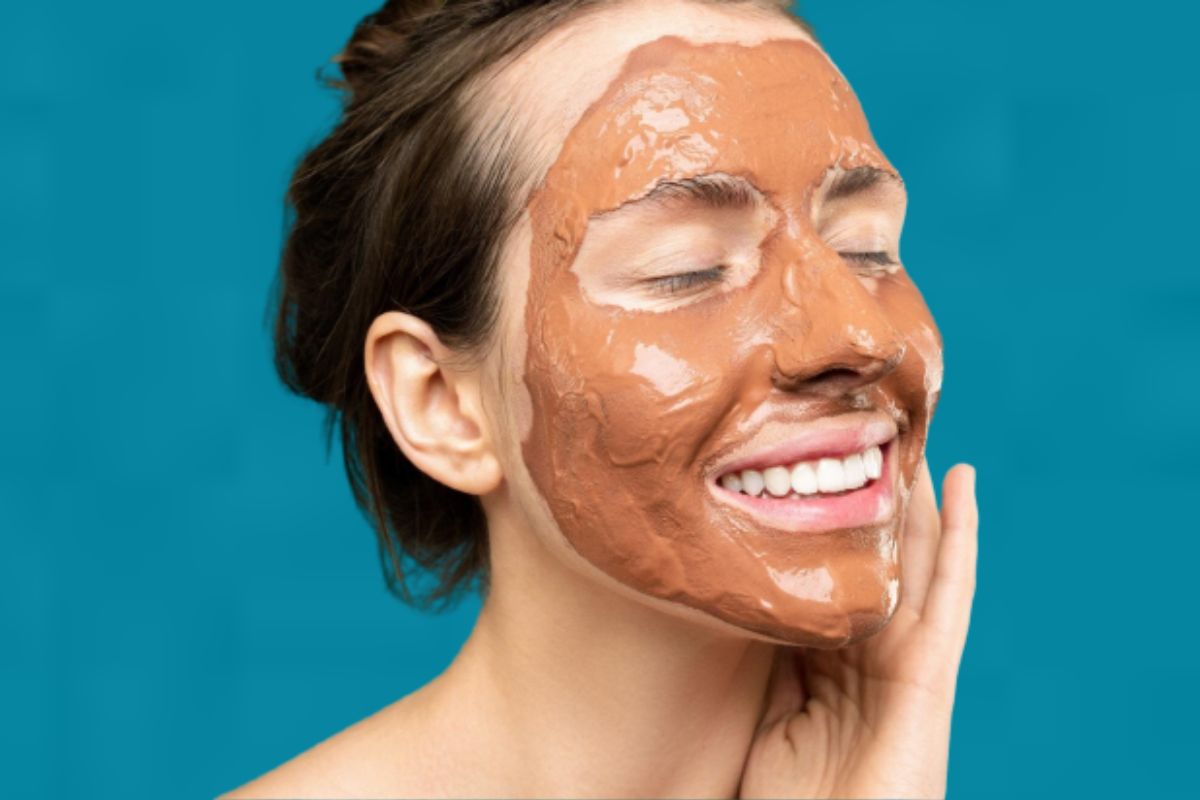 National Mud Pack Day : तेलकट आणि निस्तेज त्वचेपासून मिळेल सुटका, अशा पद्धतीने वापरा मड फेस पॅक