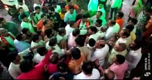 गणपती विसर्जनावेळी मुंबईत भाजपच्या दोन गटात जोरदार राडा, पोलीस येताच… गणपती विसर्जनावेळी मुंबईत भाजपच्या दोन गटात जोरदार राडा, पोलीस येताच…