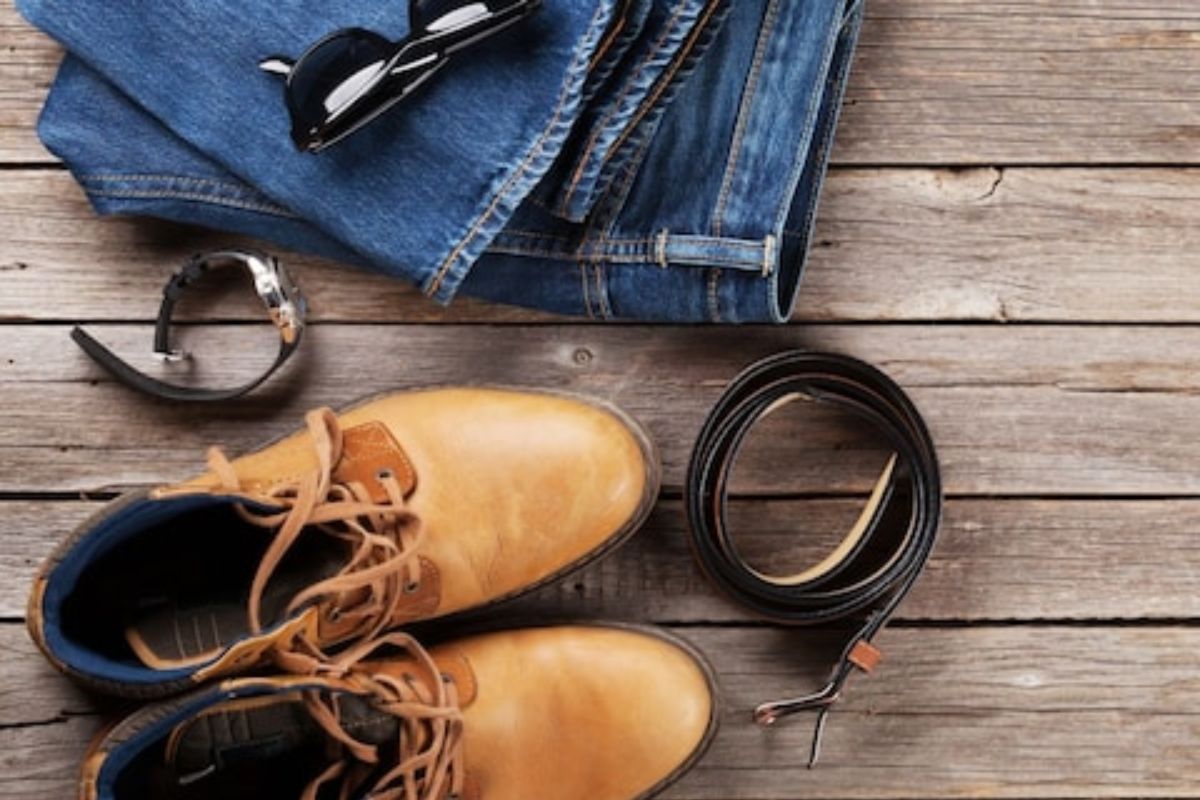 Vastu Tips : घड्याळ, कपड्यांसह इतरांच्या या वैयक्तिक गोष्टी वापरू नका, होऊ शकते मोठे नुकसान