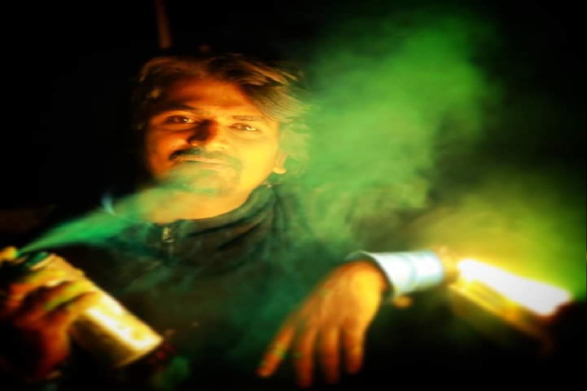 पुणे सुंदर करण्यासाठी झटतोय चित्रकार, पंतप्रधानांकडूनही मिळाली शबासकी VIDEO