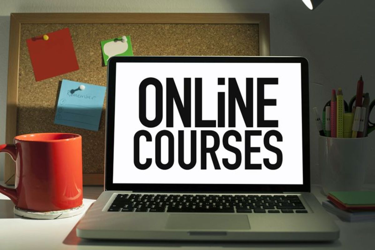 करा 'हे' कोर्सेस आणि घ्या बंपर सॅलरी जॉब्स