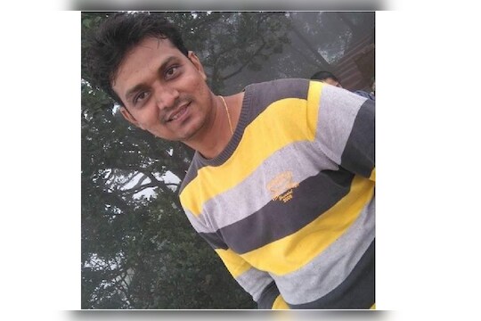 सचिन पाटील हे आपल्या काही मित्रांसह वसमत रोडवरील शिवराम चित्र मंदिराच्या बाजूला गप्पा मारत बसले होते. 