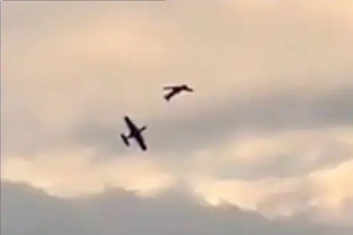 आकाशात उडता उडता एकमेकांत अडकली 2 विमानं आणि..., भयंकर दृश्य कॅमेऱ्यात कैद; Watch Video